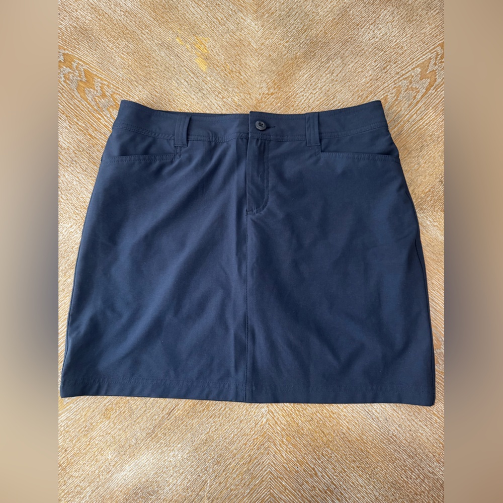 Eddie Bauer Navy Blue skort Size 8 length 17” waist 33” Pockets